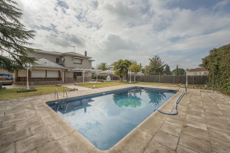 Best Pool Safety Contractors in Nashua, NH
